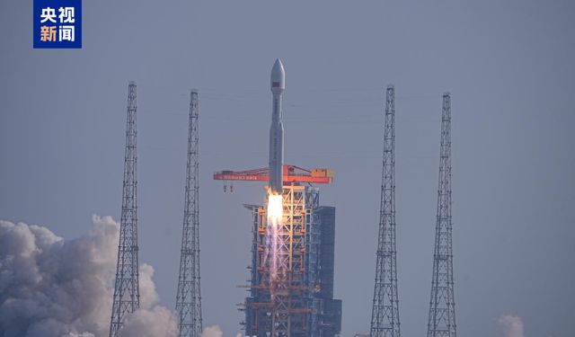 Çin, 14. internet uydu grubunu uzaya gönderdi