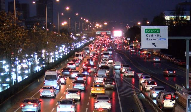 İstanbul’da ilk iş gününde yağmur trafiği: Yoğunluk yüzde 90’a çıktı
