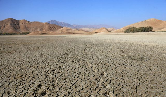 Kuraklık alarmı: İran komşu ülkelerden su satın almaya hazırlanıyor