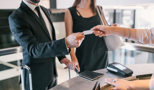 Konaklamalarda kimlik fotokopi kararı: Kimliğinizi vermeyin!