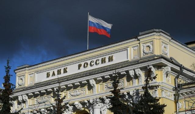 Rusya yurt dışına para transferi kısıtlamalarını gevşetiyor