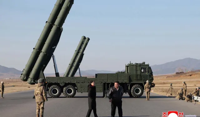 KDHC'den yeni roketatar testi: Kim Jong-un da izledi