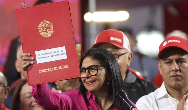 Venezuela yeni petrol yasasını kabul etti: 'Geleceğimizi inşa diyoruz'