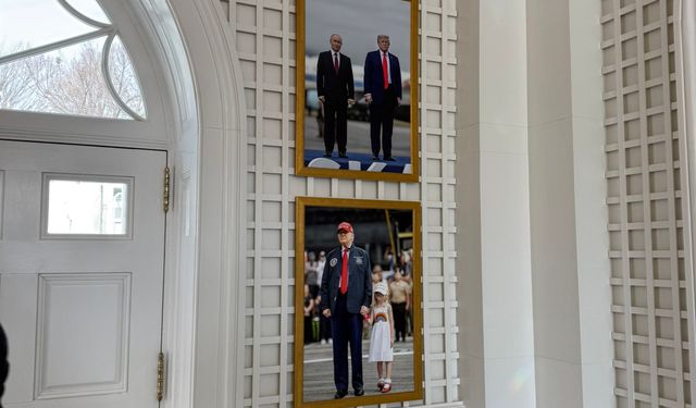 Trump, Putin’le fotoğrafını çerçeveletip Beyaz Saray’a astı