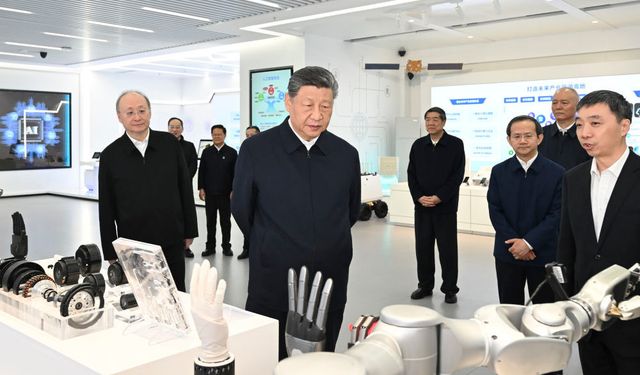 Xi: Modern ve güçlü Çin için bilim ve teknolojide bağımsızlık önemli