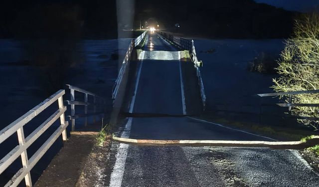 Susurluk’ta sağanak sonrası köprü çöktü