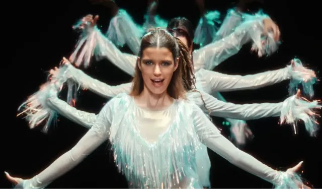 CapitaliZoo sözleri ne anlama geliyor? CapitaliZoo sözleri neler? CapitaliZoo Türkçe tercümesi ne?