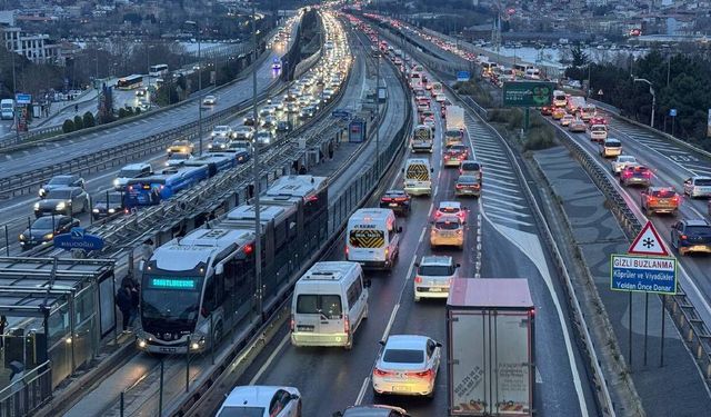 İstanbul’da akşam trafiği: Yoğunluk yüzde 80’i gördü