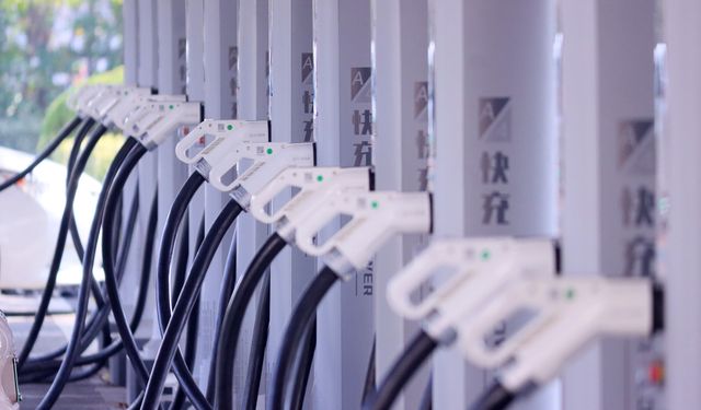 Çin’de elektrikli araç şarj altyapısında rekor büyüme