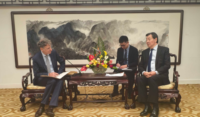 Çin’in Orta Doğu Özel Elçisi Zhai, İsrail büyükelçisi ile görüştü