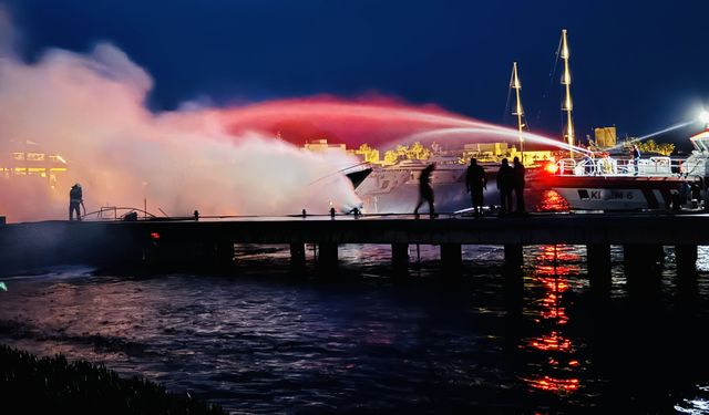 Bodrum'da marinada 8 motoryatta yangın!