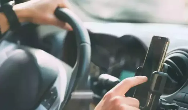 Bakanlıktan araçlardaki telefon tutucular için yeni açıklama