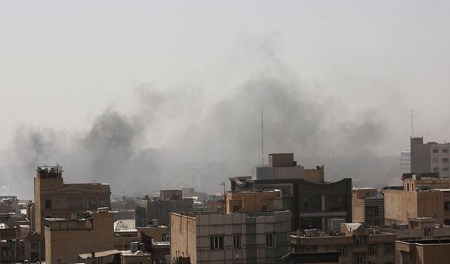 İran Kızılayı: 105 bini aşkın sivil yapı zarar gördü