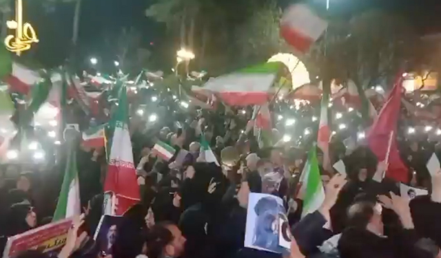 İran halkı, ABD-İsrail saldırılarına karşı sokakları terk etmiyor