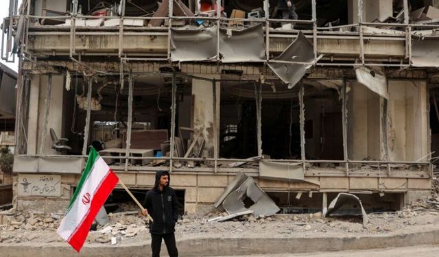 İran Kızılayı: 115 binden fazla sivil hedef hasar gördü