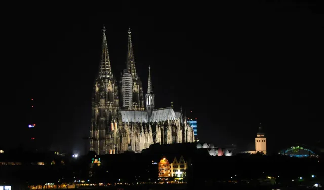 Köln Katedrali turistlere ücretli oluyor