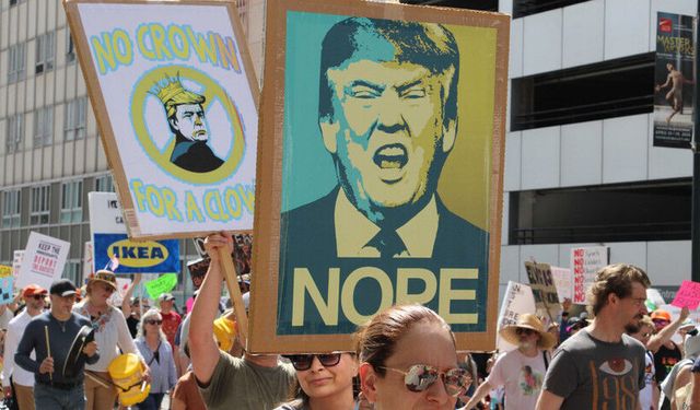 ABD'de Trump karşıtı protestolar büyüyor: 74 kişi gözaltında