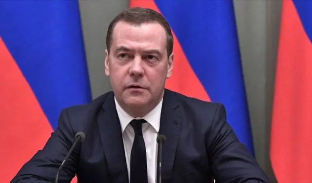 Medvedev: "Trump çılgın politikasını sürdürürse 3. Dünya Savaşı başlayacak"