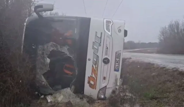 Çatalca’da göç idaresine ait midibüs devrildi: 3 polis yaralandı