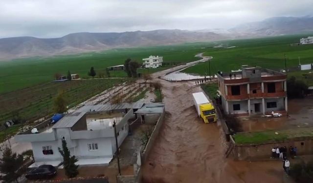 Mardin Nusaybin’de sağanak ve dolu hayatı olumsuz etkiledi