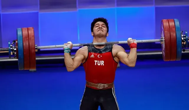Milli halterci Muhammed Furkan Özbek, Avrupa rekorunu kırarak şampiyon oldu!