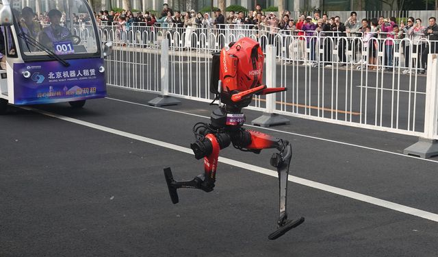 İnsansı robot yarı maratonda dünya rekoru kırdı!