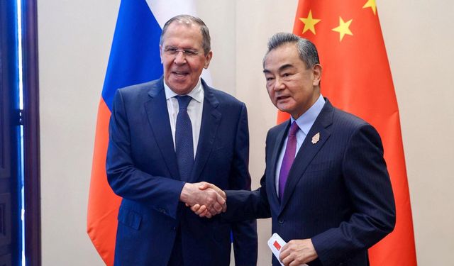 Wang Yi ve Lavrov’dan Orta Doğu için diplomatik çözüm çağrısı