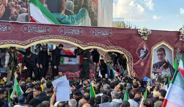 Tengsiri için Tahran'da cenaze töreni düzenlendi