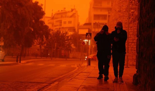 Yunanistan'da alarm: Girit kırmızıya büründü