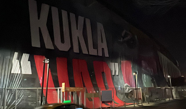 Beşiktaş’tan MHK’ye tepki büyüyor: “Kukla VAR” pankartı asıldı