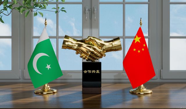 Pakistan Cumhurbaşkanı'nın Çin ziyareti sürüyor