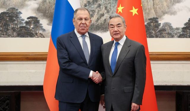 Wang Yi, Lavrov’la görüştü: Hegemonyaya karşı mücadele mesajı