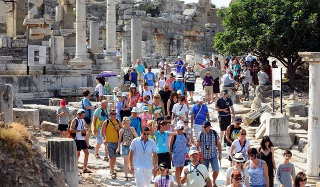 Yerli turistler geçen yıl seyahate 555,1 milyar lira harcadı