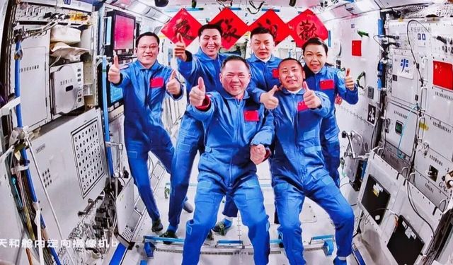 Çin’in Shenzhou-23 mürettebatı Tiangong Uzay İstasyonu’na ulaştı
