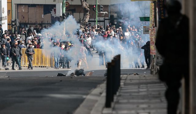 Bolivya’da sokaklar savaş alanına döndü! Ölü ve yaralılar var