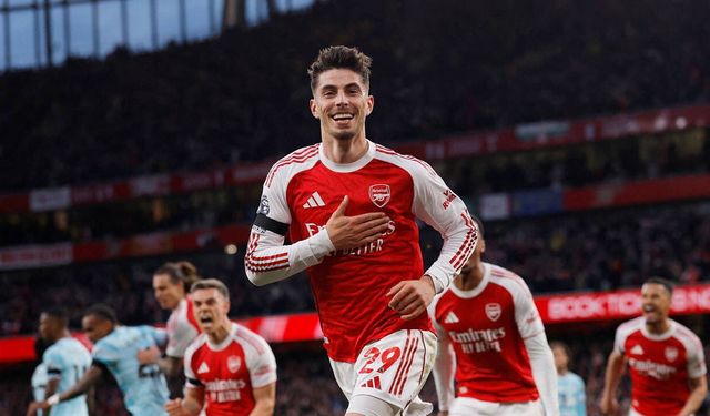 Arsenal 22 yıl sonra Premier Lig şampiyonu oldu