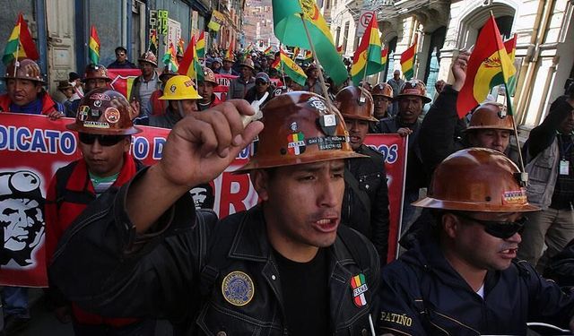 Bolivya’da kriz derinleşiyor: Halk sokakta, ABD Paz’ın yanında