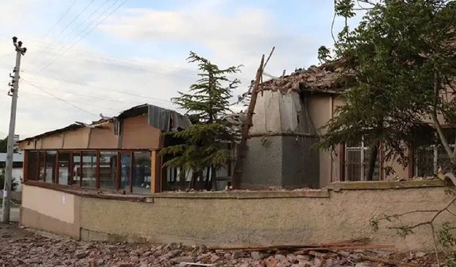 Eskişehir’de camiye yıldırım düştü