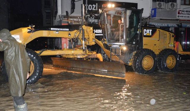 Samsun’da sel alarmı: 3 okulda eğitime ara verildi