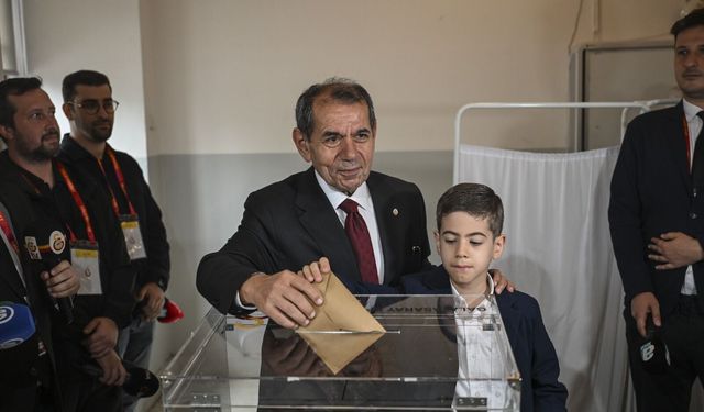 Galatasaray'da Dursun Özbek yeniden başkanlığa seçildi!