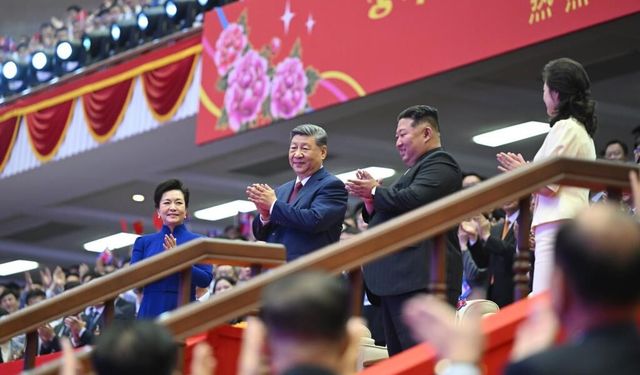 Xi Jinping ve eşi, Kuzey Kore’de özel sanat gösterisi izledi