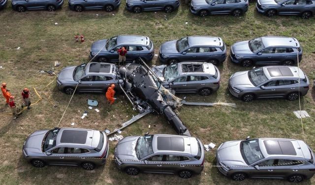 İki helikopter havada çarpıştı: Dünyaca ünlü şarkıcı hayatını kaybetti