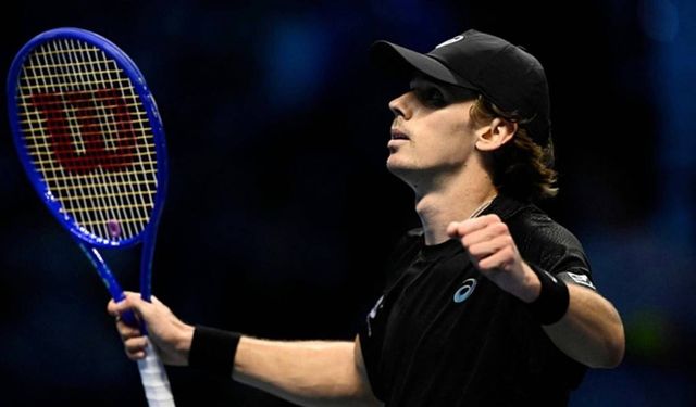 Wimbledon'da Rybakina şoku: De Minaur son 16'da
