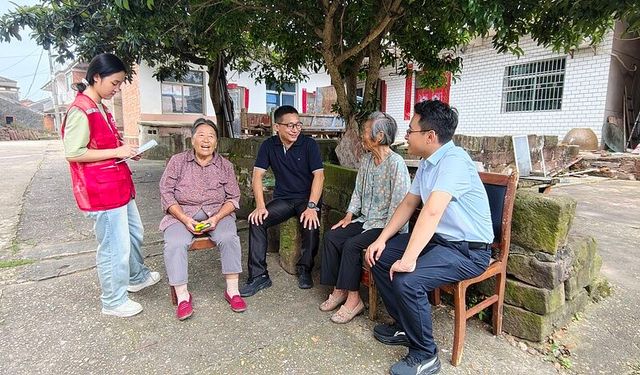 Xi’nin taban çalışmasına dair kitap okurlarla buluştu