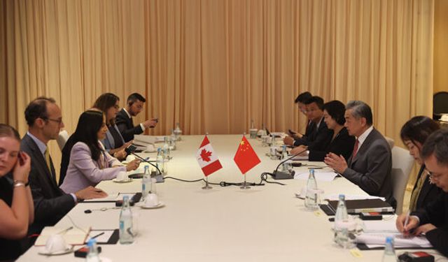 Wang Yi'den üçlü diplomasi turu: İş birliği ve ticaret masada