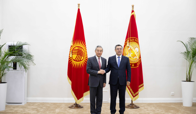 Caparov, Wang Yi'yi kabul etti: 'Çin ile stratejik ortaklık önceliğimiz'