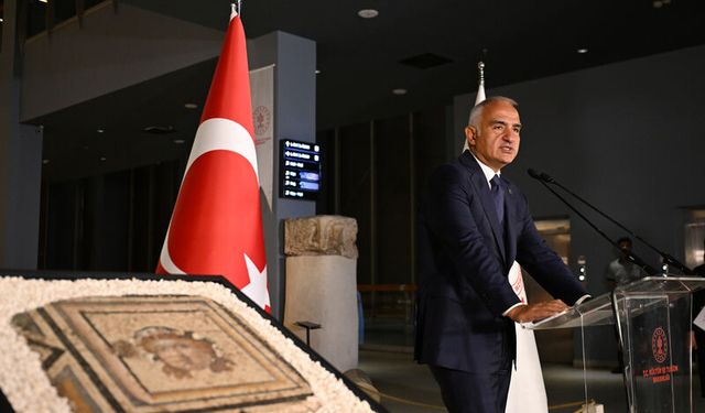 Çingene Kızı mozaiğinin eksik parçası Türkiye'de!