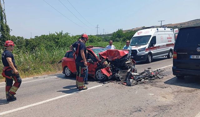 Balıkesir'de feci kaza: 1 ölü, 2 yaralı