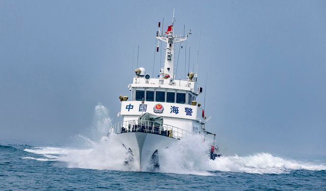 Çin, Japon balıkçı gemisini karasularından çıkardı