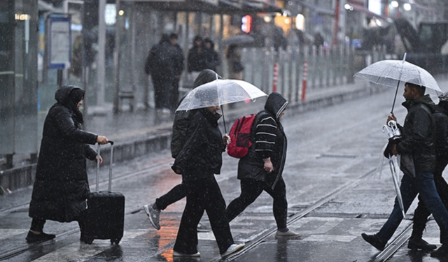 AKOM'dan İstanbul için kuvvetli sağanak ve dolu uyarısı